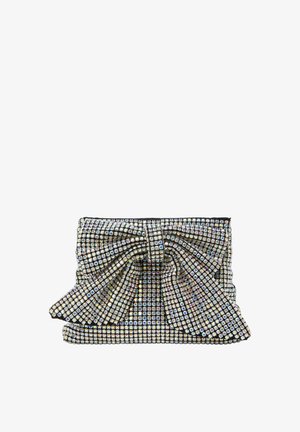 Clutch cubierto de strass con un detalle de lazo, que presenta una forma rectangular y una superficie texturizada. Principalmente plateado con acentos iridiscentes.
