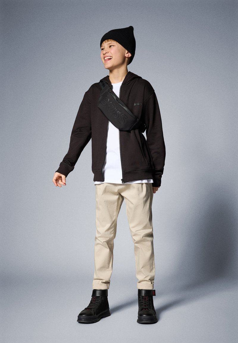 BOSS Kidswear - Sac banane - black, Agrandir