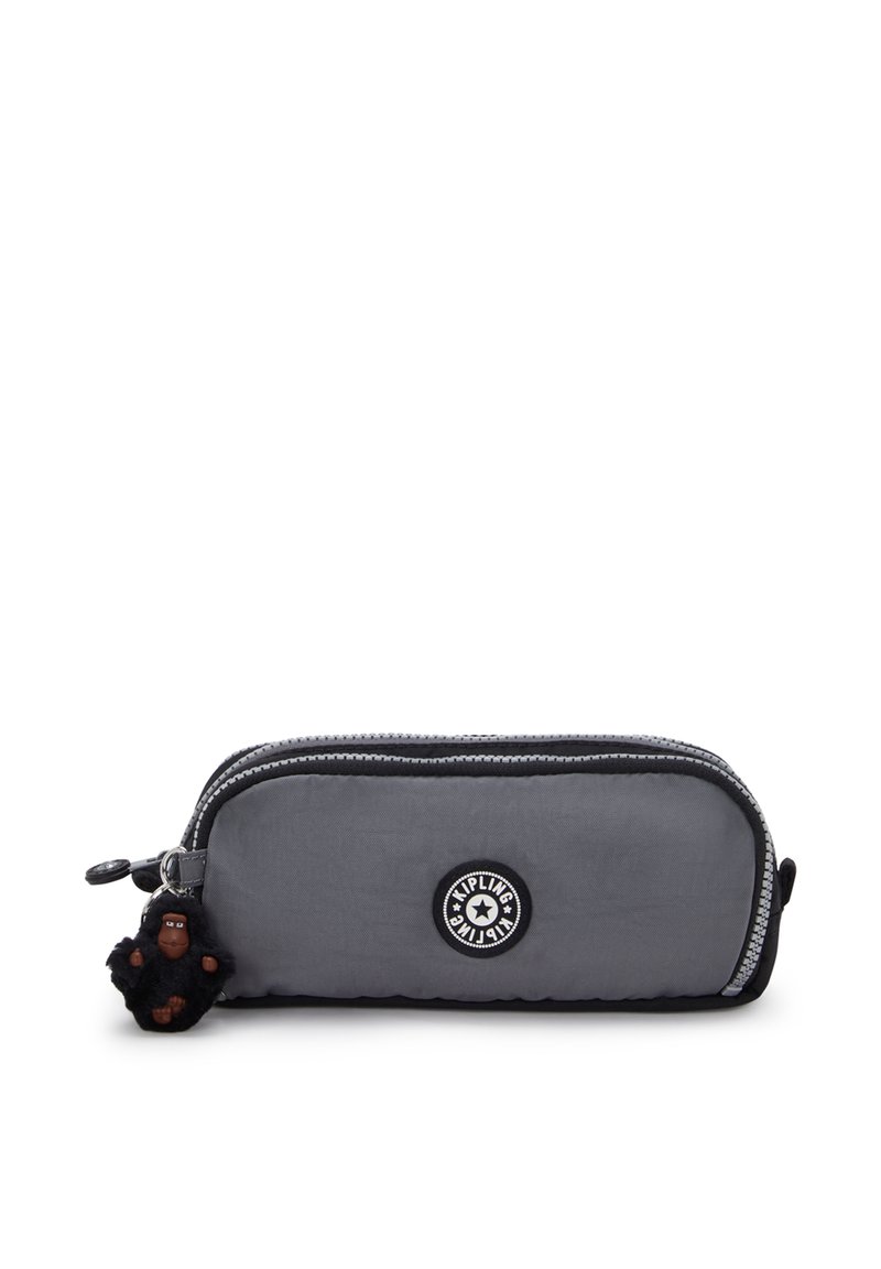 Trousse à crayons en nylon gris avec une fermeture éclair, accents noirs et un logo rond. Présente un petit porte-clés gorille attaché. Texture lisse.
