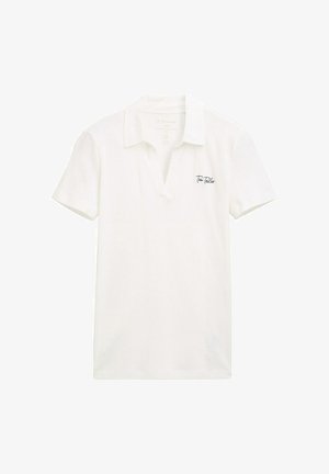 Fehér, rövid ujjú galléros póló fekete "Tom Tailor" logóval a bal mellrészen.