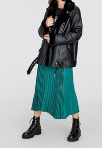 Stradivarius Bunda z umělé kůže - black