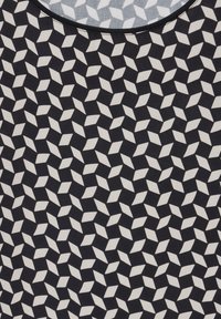 Kuosi materiaali, jossa on tumma tausta ja abstrakteja valkoisia timantin muotoisia kuvioita toistuvassa designissa. Pehmeä tekstuuri, puuvillamateriaali.