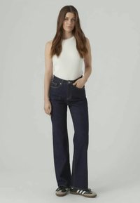Vero Moda VMTESSA HR RA369 GA - Leveälahkeiset - dark blue denim detail rinse