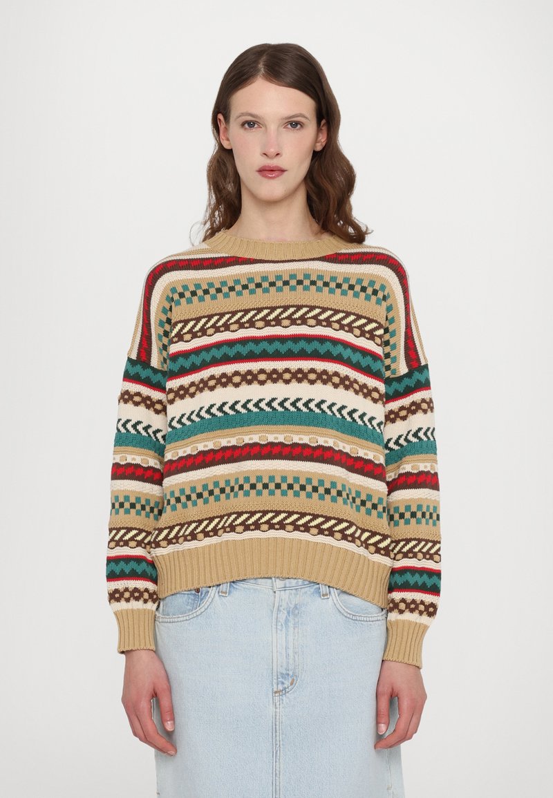 Maglione lavorato a maglia con motivi geometrici multicolori in beige, verde, rosso e marrone. Collo a girocollo e polsini a costine; vestibilità rilassata.