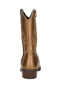 Bruine, getextureerde leren enkellaarzen met bloemborduursel, een lage hak en een zijrits voor sluiting. De achteraanzicht toont een gladde afwerking en ontwerpdétails.