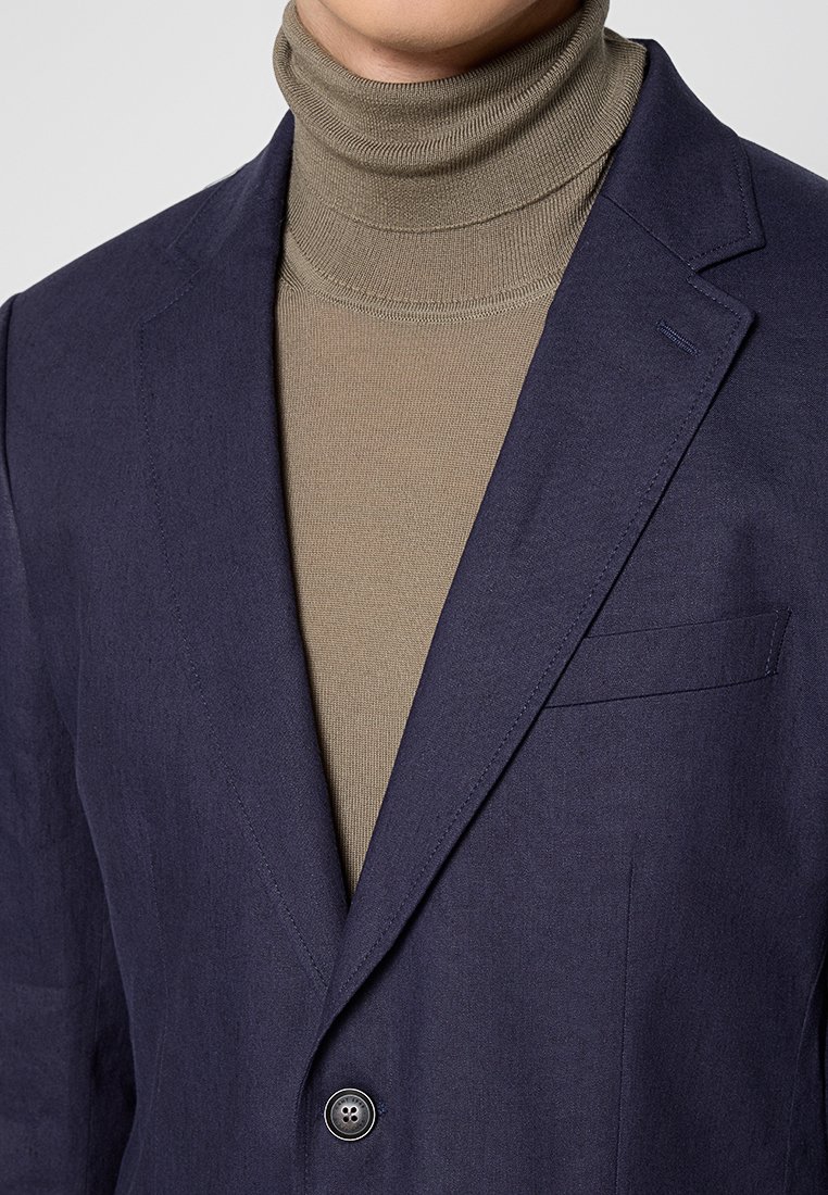 SLIM FIT