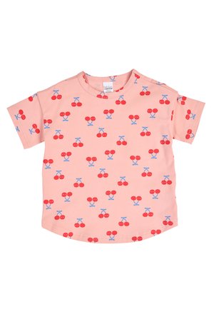 Kurzärmeliges pinkfarbenes Kinder-T-Shirt mit einem Muster aus roten Kirschen mit blauen Stielen und kleinen Gesichtern auf jeder Kirsche.