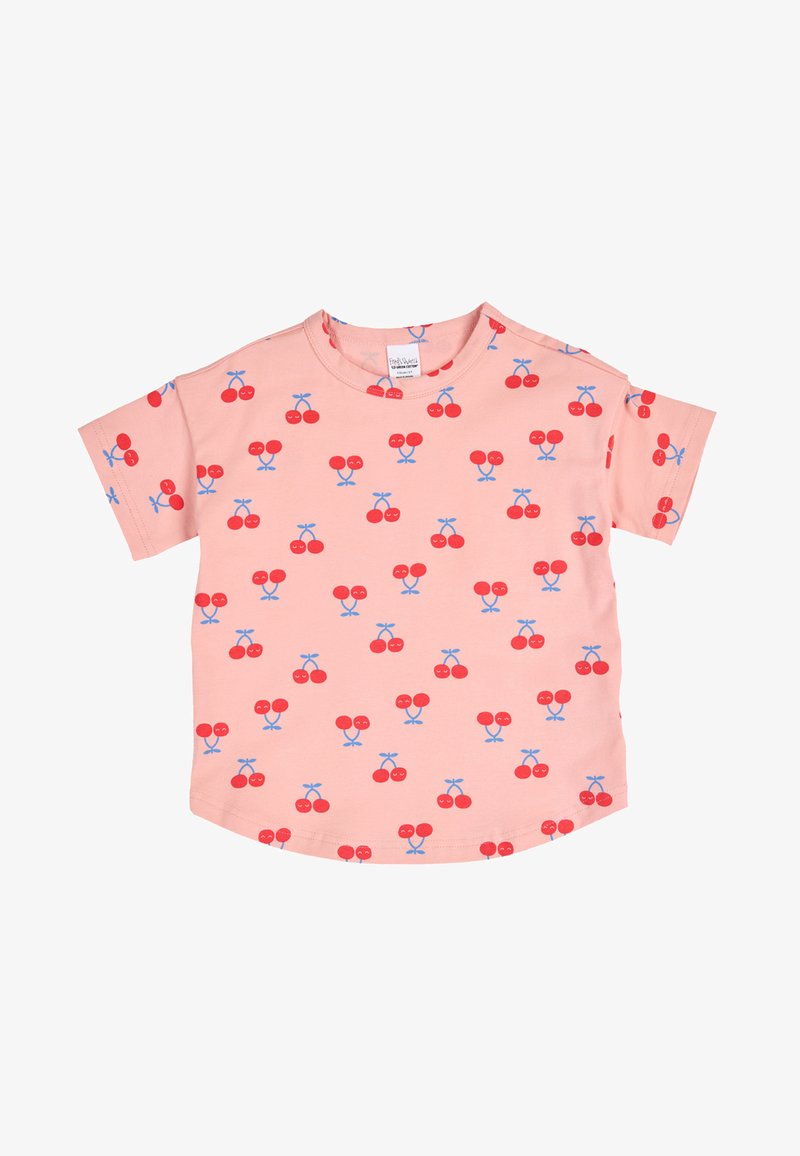 Kortærmet lyserød børne-T-shirt med et mønster af røde kirsebær med blå stilke og små ansigter på hver kirsebær.