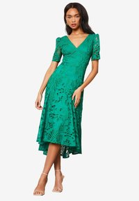 Lipsy BRODERIE SHORTS SLEEVE V NECK MIDI - Dnevna haljina - green