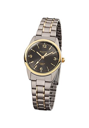 Montre-bracelet en titane avec cadran noir, lunette en or, bracelet en métal argenté avec accents dorés, et affichage analogique montrant 10:08:36.