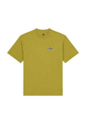 Oliivinvihreä puuvillainen t-paita lyhyillä hihoilla, pyöreällä kaula-aukolla ja pienellä painatuksella rinnassa. Sujuva pinta, rento istuvuus.