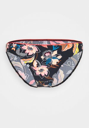 Črne kopalne hlače z cvetličnim vzorcem v roza, oranžni in modri barvi. Imajo kontrastni rdeč pas in gladko teksturo tkanine.