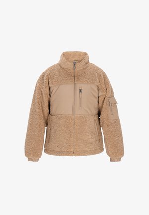 Beżowa kurtka z polaru sherpa z wysokim kołnierzem, przednim zamkiem błyskawicznym, materiałową częścią na klatce piersiowej z kieszenią na zamek oraz kieszeniami na zamek na dolnej części przodu i rękawie.