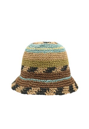 Szydełkowany kapelusz typu bucket z naprzemiennymi brązowymi, beżowymi, oliwkowymi, czarnymi i zielonkawo-niebieskimi paskami i wzorami, z lekko rozszerzanym rondem.