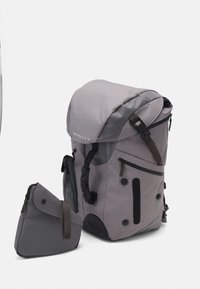 Oakley LATITUDE BACKPACK UNISEX - Hátizsák - granite gray