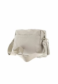 Hellbeige, strukturiertes Stofftasche mit einem Reißverschluss oben, einem verstellbaren Trageriemen und einer Fronttasche. Mit dezent geprägtem Branding.