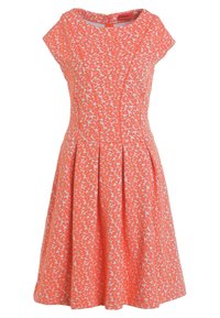 Vestido de manga corta en tejido naranja texturizado con un patrón abstracto blanco, cuerpo ajustado y falda acampanada. Cierre de cremallera en la parte trasera.
