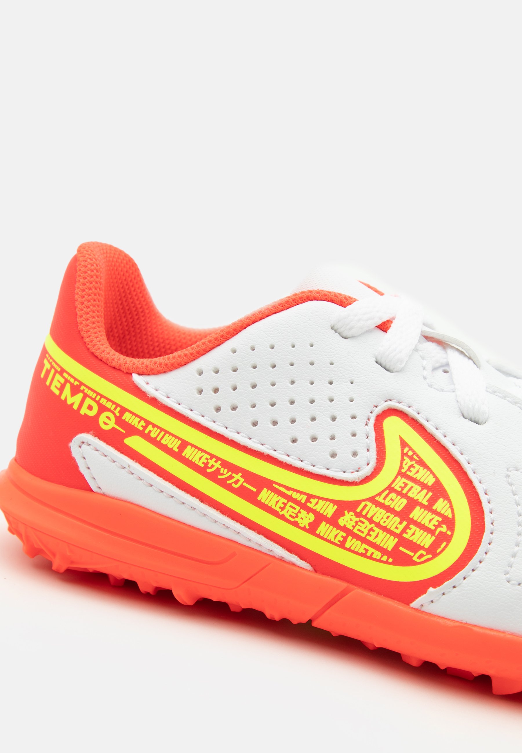 nike tiempo legend club astro turf trainers