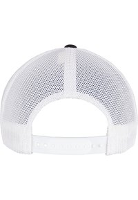 Valge mesh snapback müts, millel on plastmassist reguleeritav rihm ja must nupp peal. Omab hingavat disaini ja struktureeritud kuju.