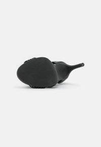Thumbnail Image 8