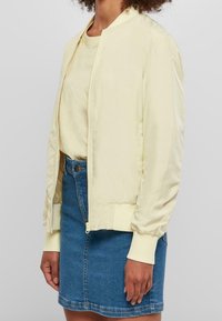Urban Classics Bomberjacka - yellow