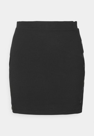 Saia de malha preta com uma forma ajustada, apresentando uma textura suave e uma linha de botões decorativos ao longo do lado para um detalhe adicional.