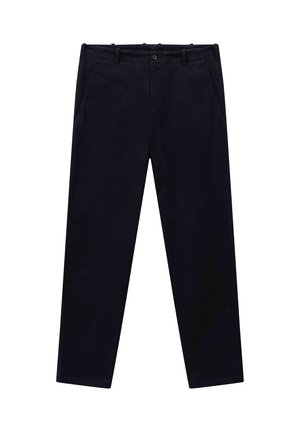 Herren schwarze gerade geschnittene Hose mit Seitentaschen, Gürtelschlaufen, Knopfverschluss und Reißverschluss auf weißem Hintergrund.