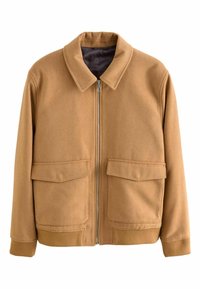 Chaqueta de cremallera color beige hecha de tejido suave, con cuello tipo camisa, dos bolsillos frontales, puños y dobladillo acanalados. Forro interior suave.