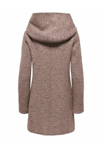 Long manteau mauve en tissu texturé avec un grand col plié, vu de dos avec des manches longues et un ourlet droit.