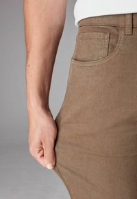 Next SOFT TOUCH COLOURED - REGULAR FIT - Jeans Straight Leg - dark tan