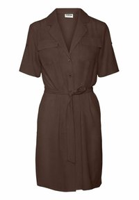 Hnědé šaty košového střihu s krátkým rukávem, límečkem, předními knoflíky, dvěma náprsními kapsami a detailem vázání v pase. Hladká textura látky.