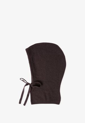 Ciepła, brązowa dzianinowa kominiarka o gładkiej fakturze i wiązaniu po boku, zaprojektowana do zakrywania głowy i szyi.