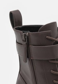 Armani Exchange - Botki na obcasie