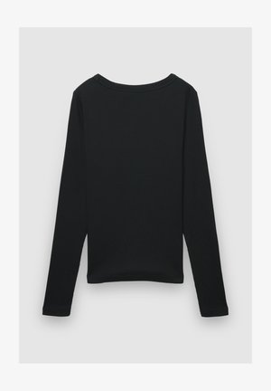 Top nero a maniche lunghe con scollo rotondo, realizzato in un tessuto liscio. Presenta una silhouette attillata e dettagli di cuciture minime sui polsini.