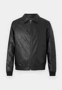 Giacca bomber nera in pelle con colletto, chiusura frontale a zip e polsini a coste. Presenta tasche laterali e una finitura liscia e strutturata.