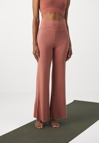 Yogasearcher JAIPUR FLARE PANTS - Tracksuit bottoms - cedar