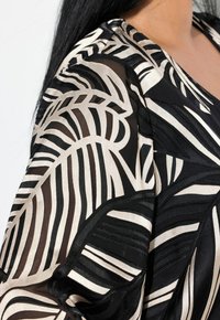 Ulla Popken LEAF 3/4 SLEEVE  - Tunn jacka - black