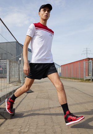 NEW YOUNG LINE TEE - T-shirt con stampa - white/tango red
