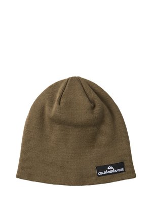 Chapeau en tricot côtelé couleur khaki avec un dessus arrondi ; il dispose d'un empiècement logo noir sur le côté.