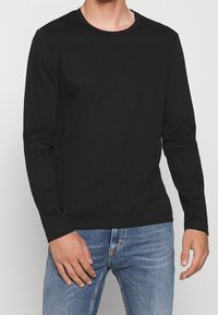 Tiger of Sweden Långärmad tröja - black