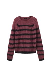 Pull à manches longues en tissu duveteux de couleur rose poudré avec de larges rayures horizontales noires et un col rond.
