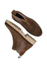 Bruine suède enkellaarsjes met elastische zijkanten, contrasterende grijze textielaccenten en een geprofileerde rubberen zool met een verhoogd patroon.