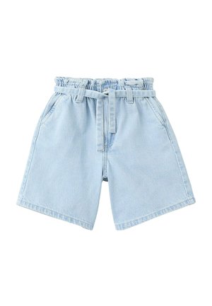 Shorts en denim bleu clair avec taille paperbag, passants de ceinture, ceinture assortie à nouer et poches latérales.