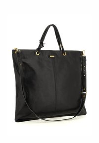 Borsa tote in pelle nera con una texture liscia, doppi manici e tracolla rimovibile. Presenta finiture in oro e un design minimale.