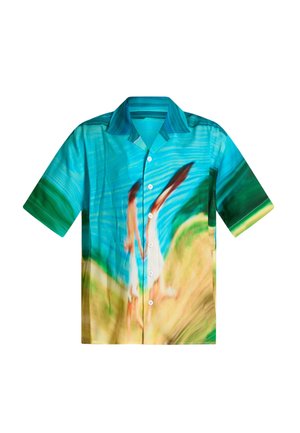 Camicia a maniche corte con bottoni, con una scena astratta di spiaggia con nuotatori sfocati e acqua blu-verde.