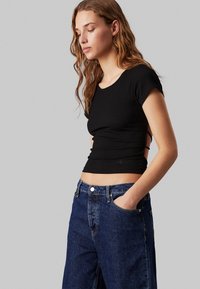 Calvin Klein Jeans OPEN BACK  - T-shirt print - ck black