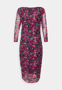 Vestido justo em tecido transparente com estampa floral, apresentando um fundo preto com flores rosas e verdes. Mangas longas e detalhe franzido na cintura.