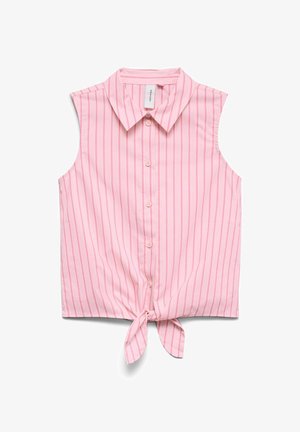 Camisa rosa sin mangas con botones, rayas verticales y nudo delantero en el bajo, con cuello clásico.