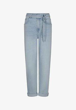 Lichtblauwe jeans met hoge taille, een stoffen ceintuur, voorzakken en opgerolde pijpen.