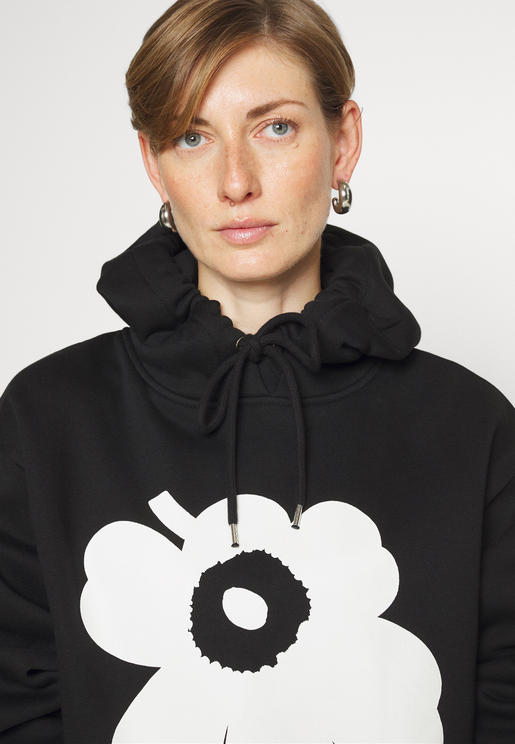 【2023AW】マリメッコ/ Runoja Unikko Placement フーディ Runoja Unikko placement フーディ | Maija Isola | Marimekko